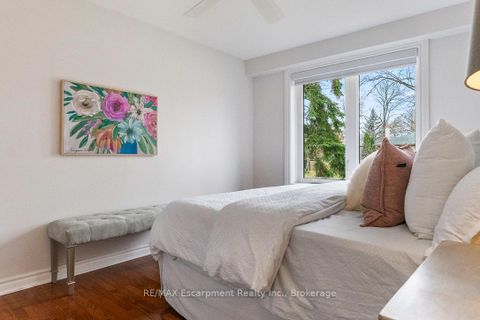 Photo 15 at 68 Glenmanor Drive N, CO Central, Oakville