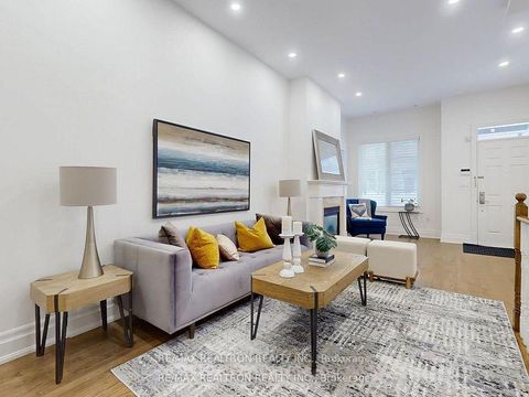 Photo 2 at 215 - 47 York Mills Road, York Mills, Toronto