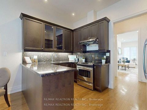 Photo 5 at 215 - 47 York Mills Road, York Mills, Toronto