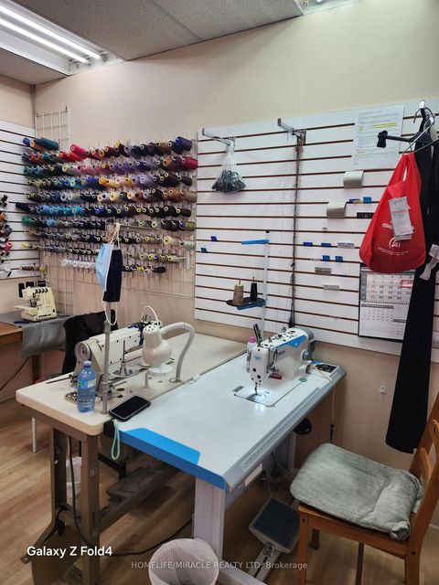 Photo 11 at 8 - 2323 Bloor Street W, Swansea, Toronto