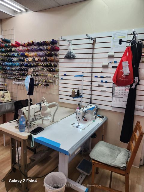 Photo 14 at 8 - 2323 Bloor Street W, Swansea, Toronto