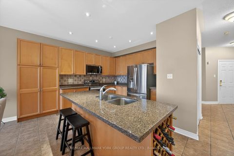 Photo 12 at 99 Barberry Crescent, Oak Ridges, Richmond Hill