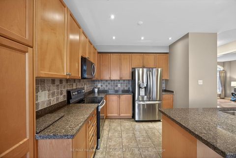 Photo 13 at 99 Barberry Crescent, Oak Ridges, Richmond Hill
