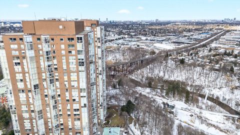 Photo 2 at 2002 - 5 CONCORDE Place, Don Mills, Toronto