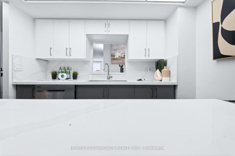 Photo 7 at 2002 - 5 CONCORDE Place, Don Mills, Toronto