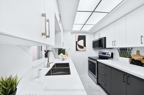 Photo 8 at 2002 - 5 CONCORDE Place, Don Mills, Toronto