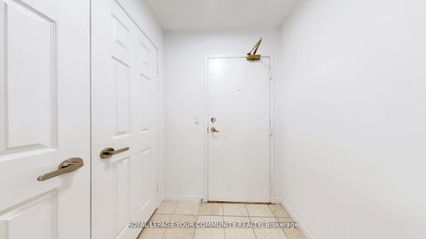 Photo 32 at 1609 - 909 Bay Street, Bay Street Corridor, Toronto