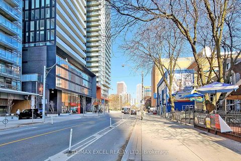 Photo 4 at 703 - 28 Wellesley Street E, Yonge Corridor, Toronto