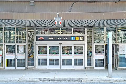 Photo 9 at 703 - 28 Wellesley Street E, Yonge Corridor, Toronto