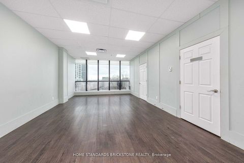 Photo 2 at 334 - 4750 Yonge Street, Westgate, Toronto