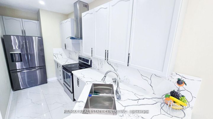 Photo 6 at 131 Seahorse Avenue, Madoc, Brampton