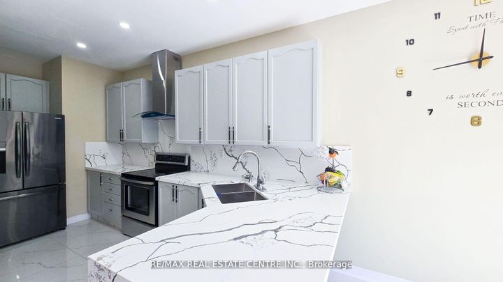 Photo 10 at 131 Seahorse Avenue, Madoc, Brampton