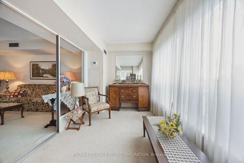 Photo 4 at 902 - 62 Wellesley Street W, Bay Street Corridor, Toronto