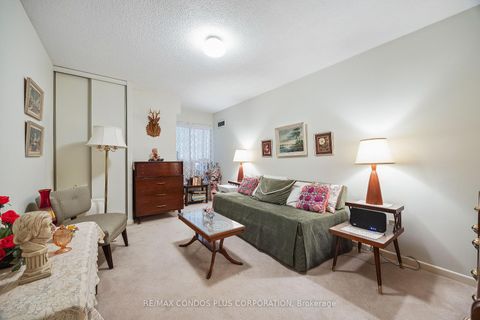 Photo 11 at 902 - 62 Wellesley Street W, Bay Street Corridor, Toronto