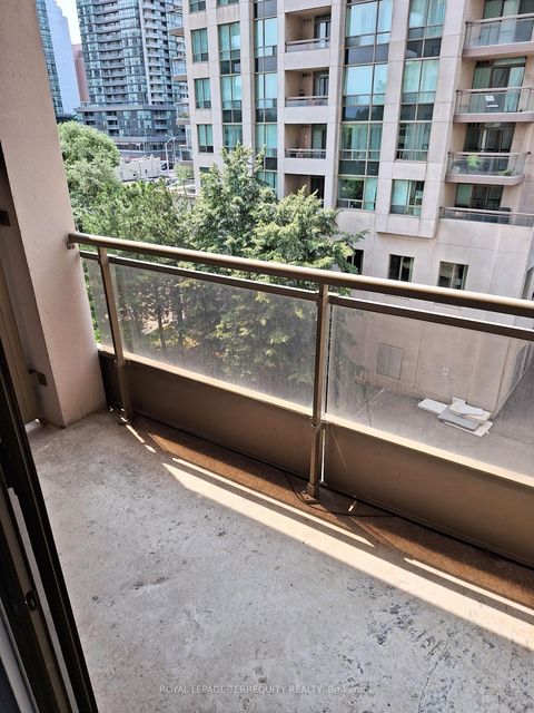 Photo 13 at 601 - 256 Doris Avenue, Willowdale East, Toronto