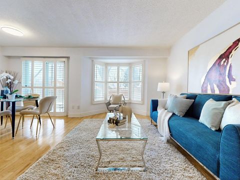 Photo 2 at 30 Eagleview Crescent, Steeles, Toronto