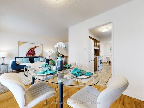 Photo 8 at 30 Eagleview Crescent, Steeles, Toronto