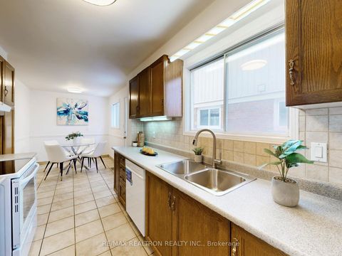 Photo 9 at 30 Eagleview Crescent, Steeles, Toronto