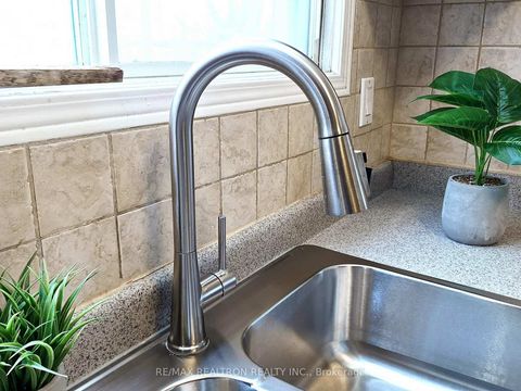 Photo 14 at 30 Eagleview Crescent, Steeles, Toronto