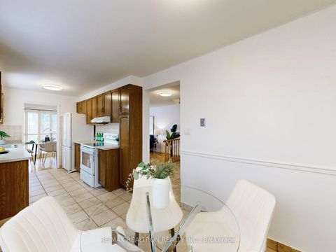 Photo 15 at 30 Eagleview Crescent, Steeles, Toronto