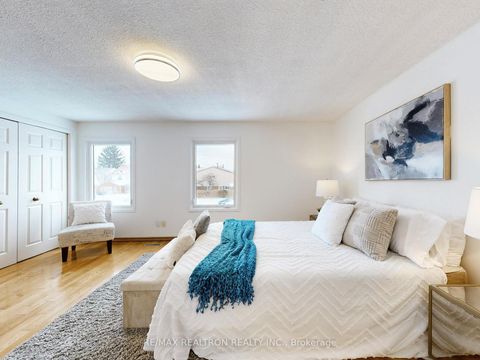 Photo 23 at 30 Eagleview Crescent, Steeles, Toronto