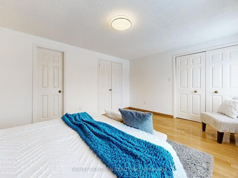 Photo 24 at 30 Eagleview Crescent, Steeles, Toronto