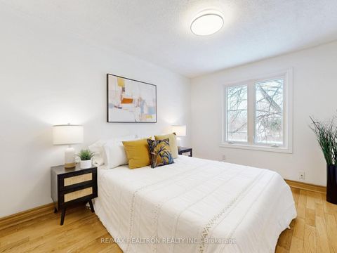 Photo 26 at 30 Eagleview Crescent, Steeles, Toronto