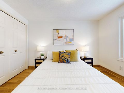 Photo 27 at 30 Eagleview Crescent, Steeles, Toronto