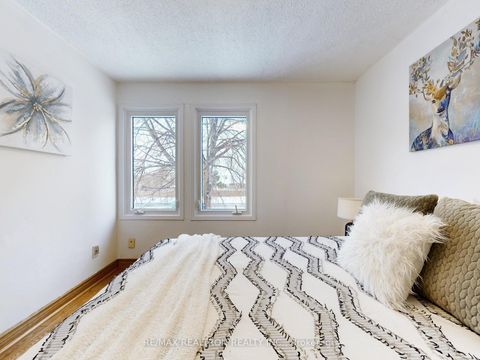 Photo 32 at 30 Eagleview Crescent, Steeles, Toronto
