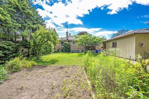 Photo 29 at 543 Pinegrove Road, WO West, Oakville