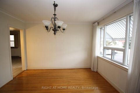 Photo 3 at 123 Ashbourne Drive, City Centre West, Toronto