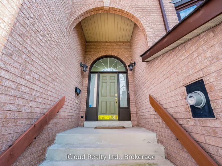 Photo 4 at 16 - 1100 Queens Avenue, CP College Park, Oakville