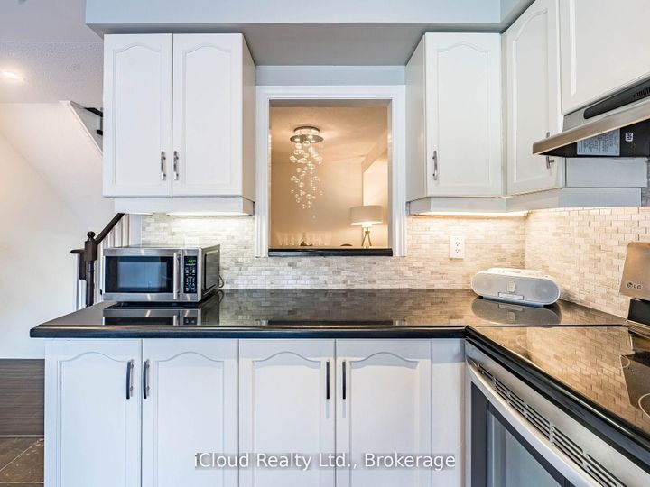 Photo 17 at 16 - 1100 Queens Avenue, CP College Park, Oakville