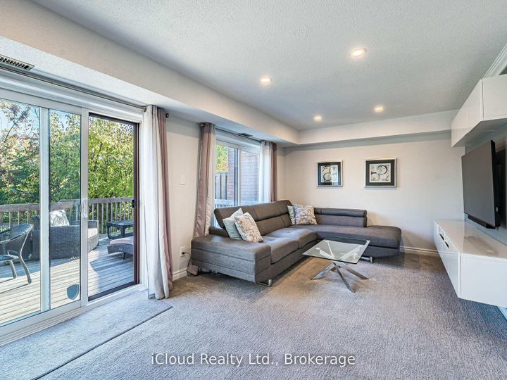 Photo 32 at 16 - 1100 Queens Avenue, CP College Park, Oakville