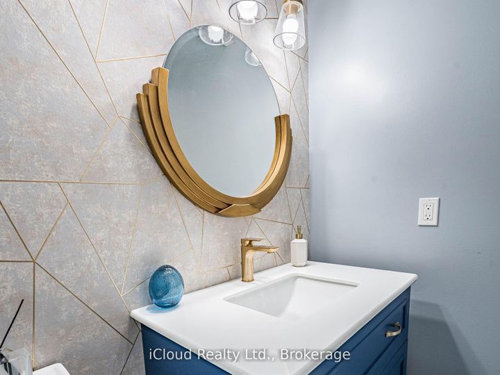 Photo 37 at 16 - 1100 Queens Avenue, CP College Park, Oakville