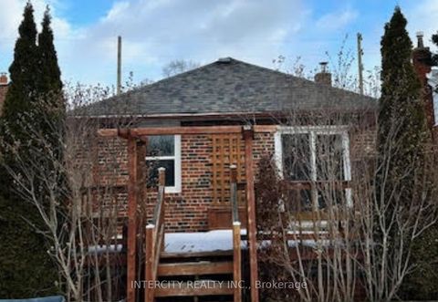 Photo 2 at 54 Sixteenth Street, New Toronto, Toronto