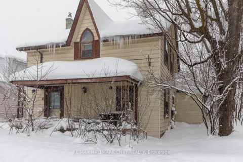 Photo 3 at 4 East Street, Wellington, Barrie