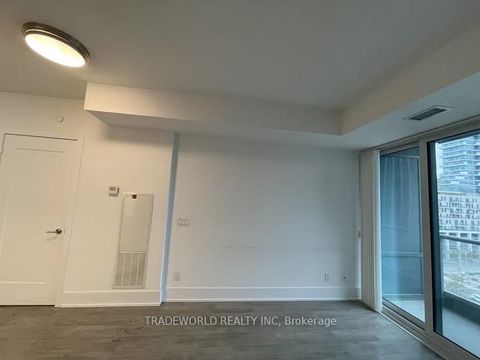 Photo 13 at 723 - 1 Edgewater Drive, Waterfront Communities C8, Toronto