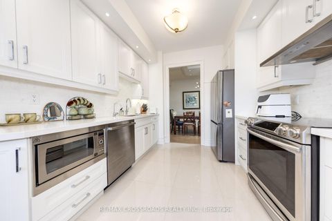 Photo 9 at 210 - 10 Old York Mills Road, York Mills, Toronto