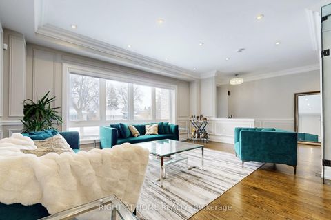 Photo 2 at 129 Meadowbank Road, City Centre West, Toronto