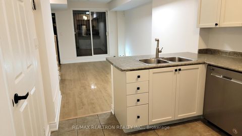 Photo 5 at 90 - 65 Turntable Crescent, Junction, Toronto