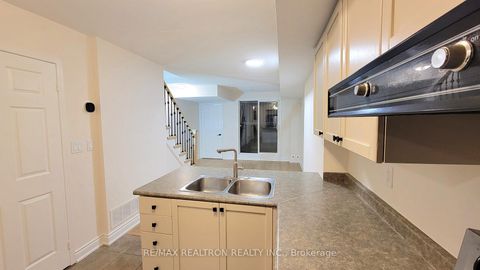 Photo 6 at 90 - 65 Turntable Crescent, Junction, Toronto