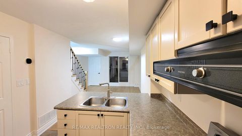 Photo 7 at 90 - 65 Turntable Crescent, Junction, Toronto