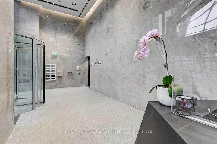 Photo 15 at 5409 - 1 Yorkville Avenue, Annex, Toronto