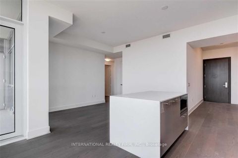Photo 3 at 5409 - 1 Yorkville Avenue, Annex, Toronto