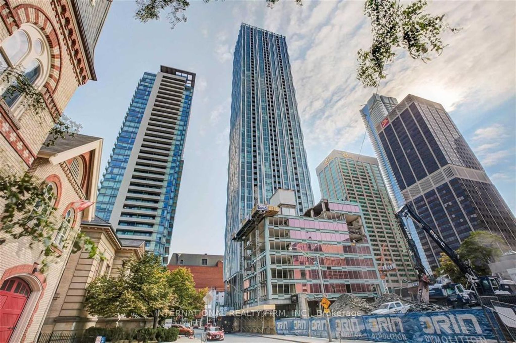 5409 - 1 Yorkville Avenue, Annex, Toronto by Loree Meneguzzi Real Estate 5409 - 1 Yorkville Avenue, Annex, Toronto