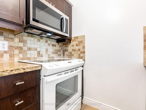 Photo 10 at 324 - 25 Greenview Avenue, Newtonbrook West, Toronto