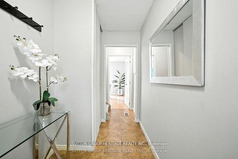 Photo 4 at 29 - 601 Galahad Drive, Eastdale, Oshawa