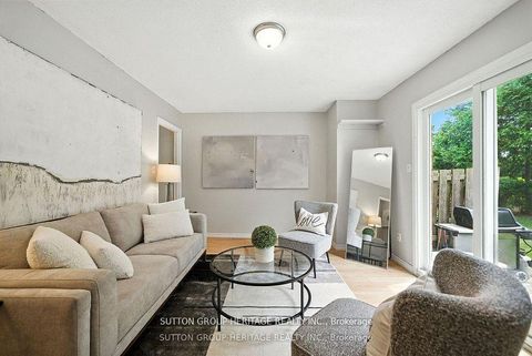 Photo 8 at 29 - 601 Galahad Drive, Eastdale, Oshawa