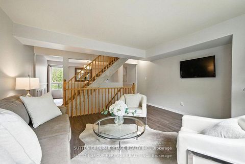 Photo 12 at 29 - 601 Galahad Drive, Eastdale, Oshawa